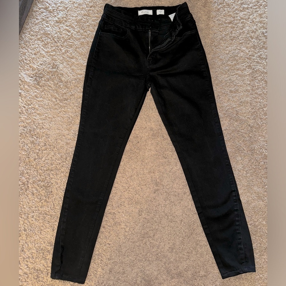 ✨KanCan✨ Brand new, never worn, size  27 black skinny jean!